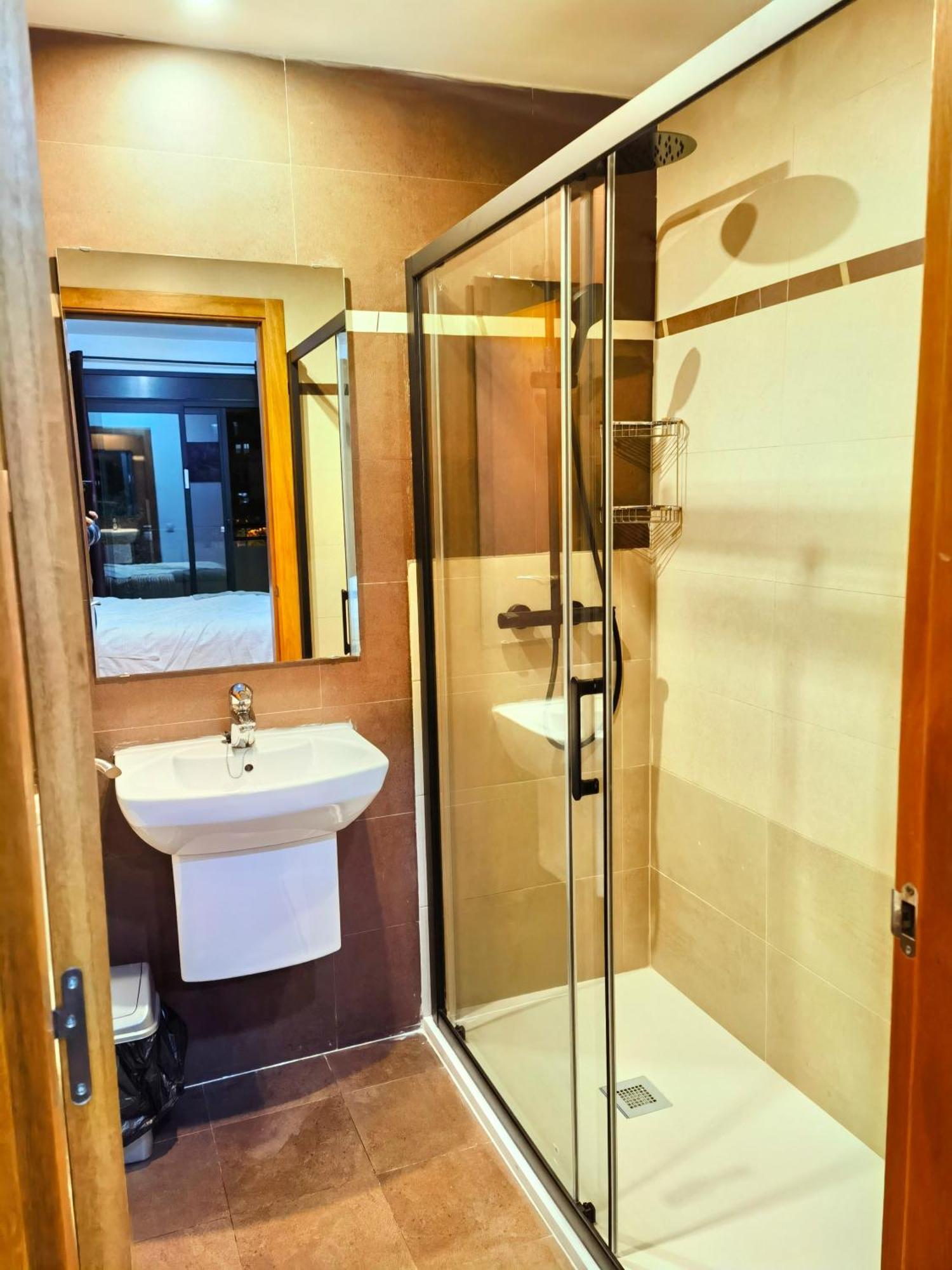 Jie Apartment Сан-Адріа-де-Бесос Екстер'єр фото