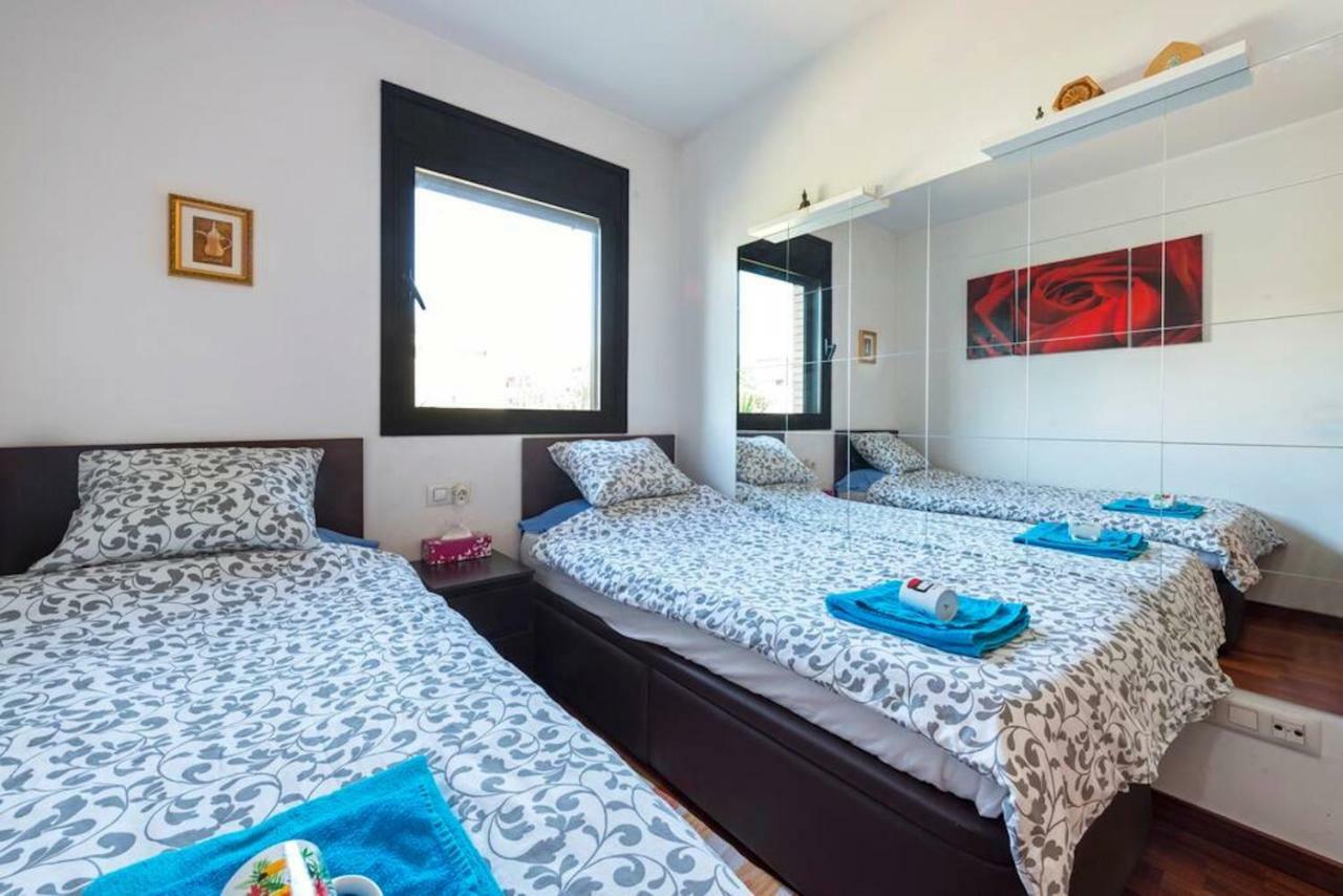 Jie Apartment Сан-Адріа-де-Бесос Екстер'єр фото