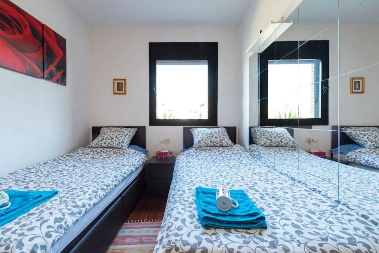 Jie Apartment Сан-Адріа-де-Бесос Екстер'єр фото